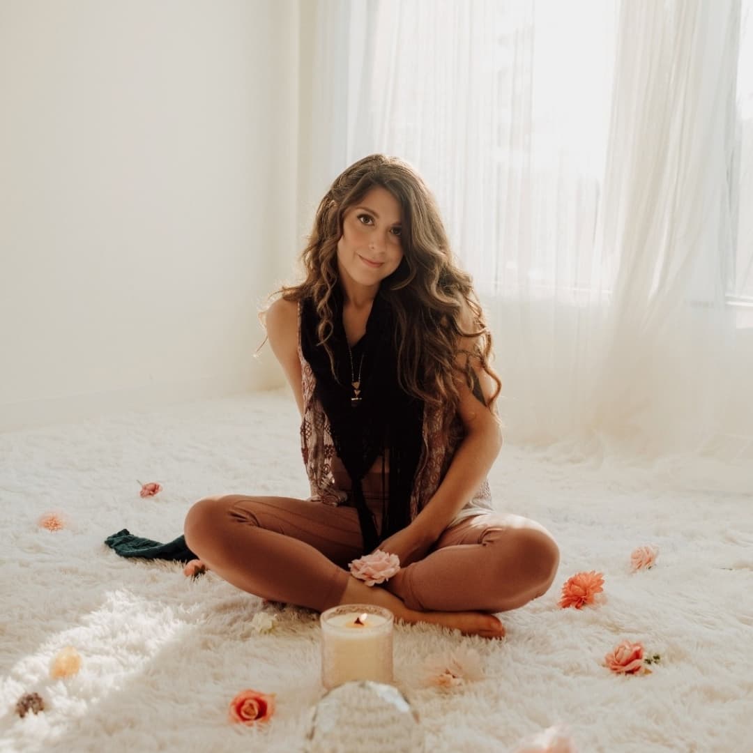 Lara Lee Ingram (Luna Skye)